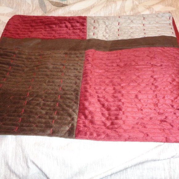 HOME Classics Standard Pillow Shams - Picture 6 of 7